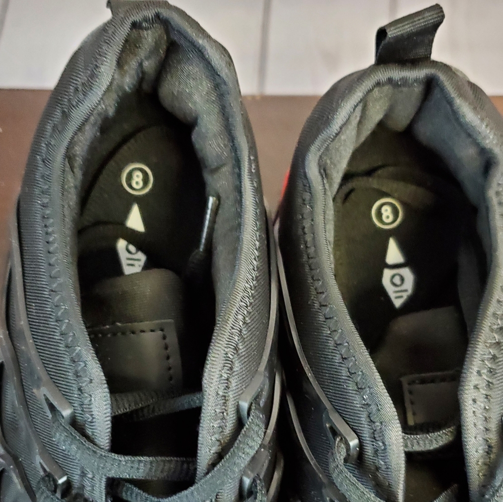 running shoes - Picture 2 of 6